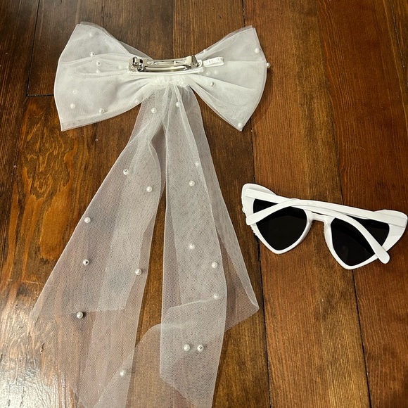 Untamed Petals “Penelope” pearl bow and “Marley” sunglasses bundle - Picture 4 of 10
